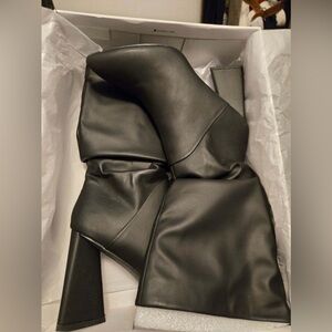 Cute Black Heels!! Everyone needs a pair in their wardrobe!!